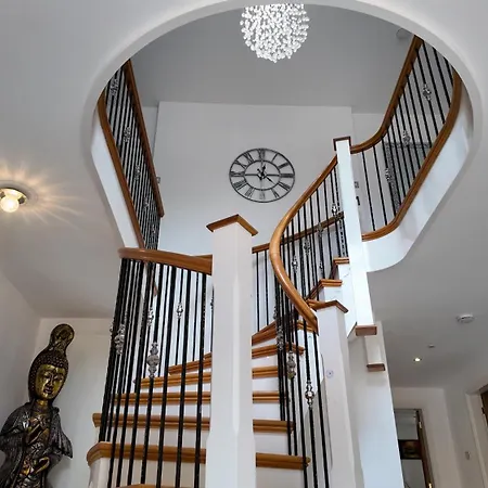 Stratford-Upon-Avon 4Br Family Mansion On 1 Acre With Pool, Gym & Bbq! Villa Henley-in-Arden Exterior photo