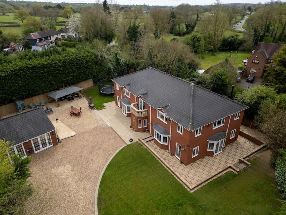 Holiday home Stratford-upon-avon 4br Family Mansion On 1 Acre With Pool, Gym & Bbq! *