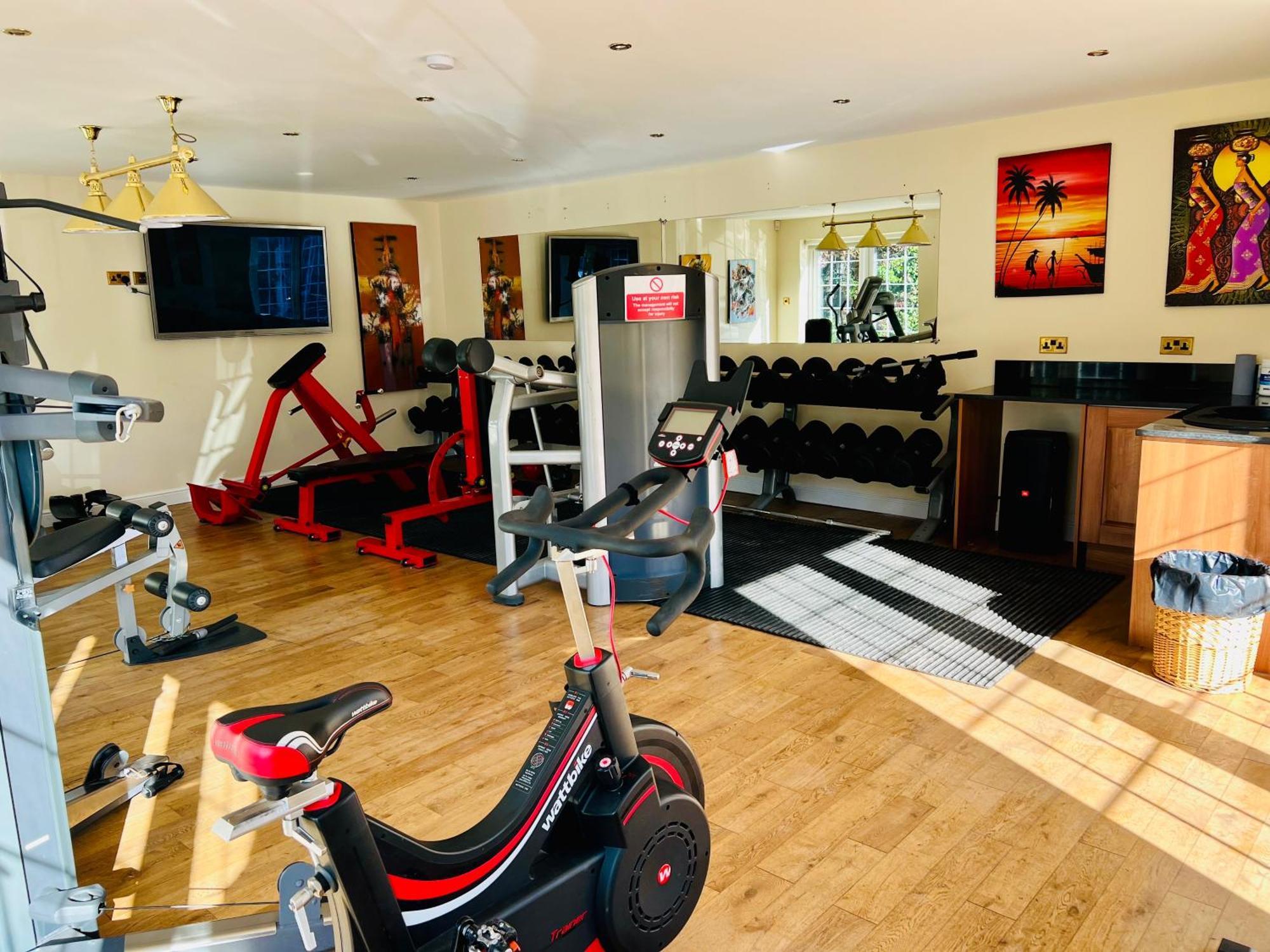 Stratford-upon-avon 4br Family Mansion On 1 Acre With Pool, Gym & Bbq! Henley-in-Arden