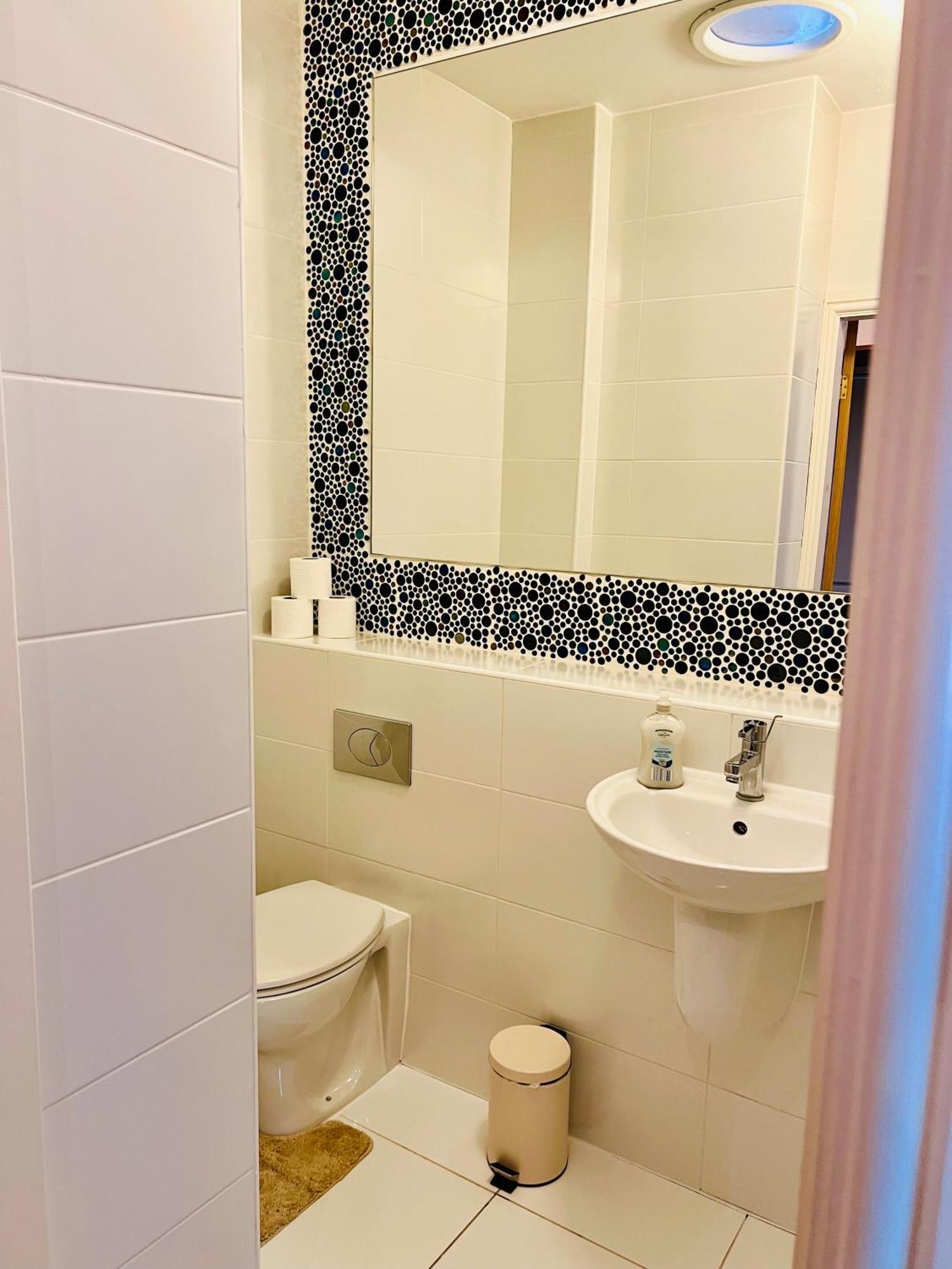 Holiday home Stratford-upon-avon 4br Family Mansion On 1 Acre With Pool, Gym & Bbq!