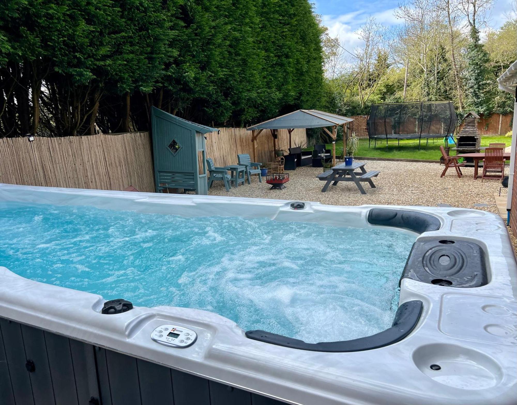 Holiday home Stratford-upon-avon 4br Family Mansion On 1 Acre With Pool, Gym & Bbq!