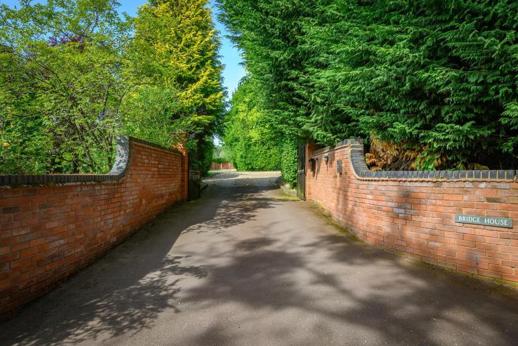 Holiday home Stratford-upon-avon 4br Family Mansion On 1 Acre With Pool, Gym & Bbq! *