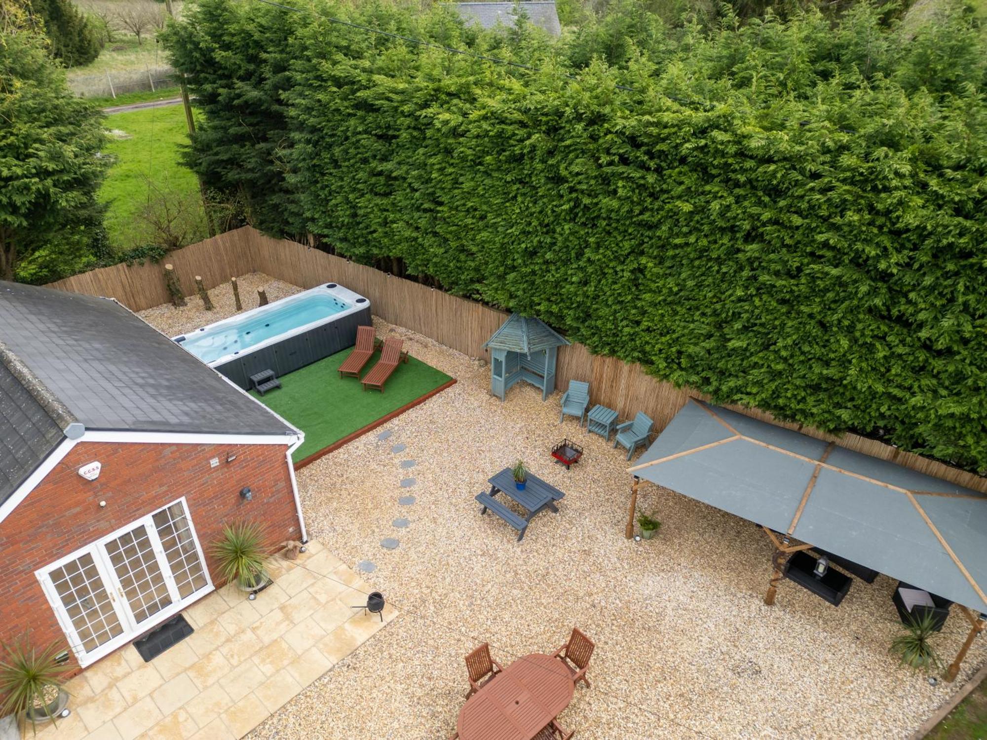 Stratford-upon-avon 4br Family Mansion On 1 Acre With Pool, Gym & Bbq! Henley-in-Arden