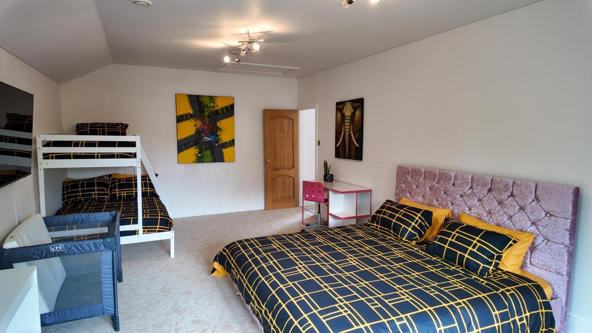 Holiday home Stratford-upon-avon 4br Family Mansion On 1 Acre With Pool, Gym & Bbq!